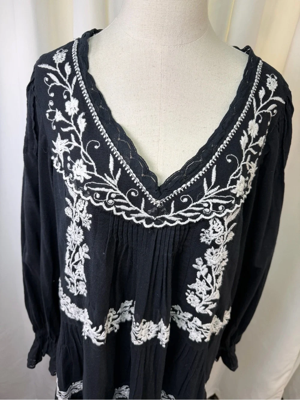 Anthropologie ‘Long-Sleeve Embroidered Pintuck Swing Mini Dress’ in Black Sz 1X
